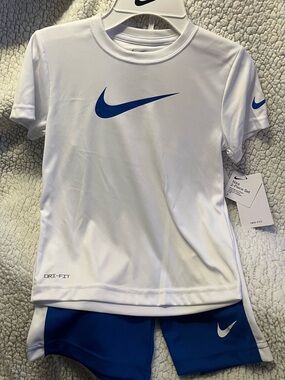 NWT Nike Dri-Fit 2 Piece Set Shorts and T-Shirt Size 7 Blue and White